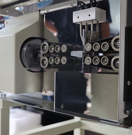 全自動(dòng)同軸線剝線機(jī)